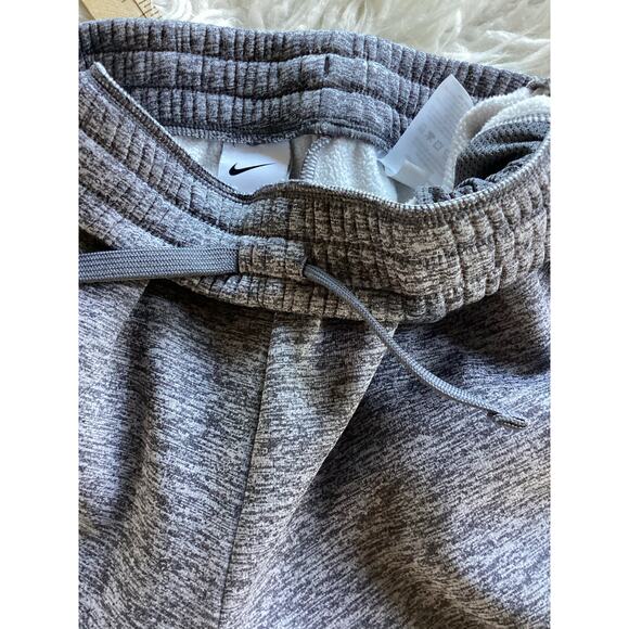 Nike Youth Unisex Therma Fit‎ Fleece Sweatpants Athletic Activewear Gray Large - Picture 10 of 12
